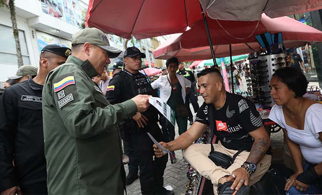 General Wiliam Rincon recorriendo las calles de Ibagué 