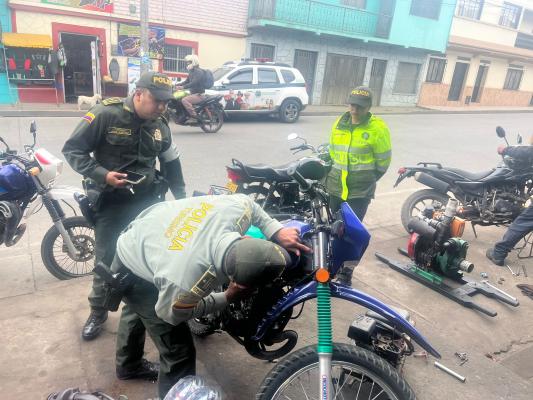 Verifican vehiculos