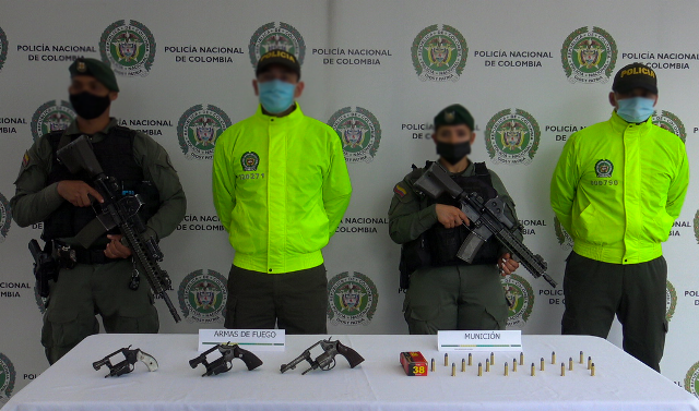 Incautación de seis armas de fuego 