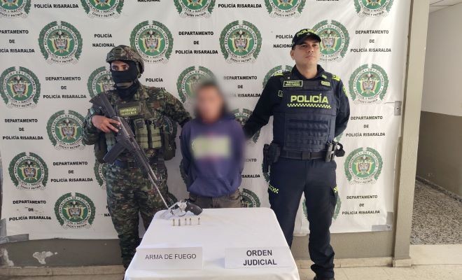 un integrante del ejército, un capturado y un policía captor
