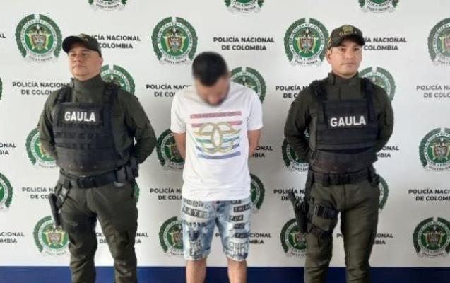 Este sujeto, al parecer, le exigía a la víctima dinero, por no hacer virales fotografías íntimas de ambos