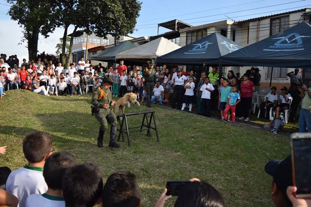 Una-policía-para-la-gente-que-se-transforma-para-servir- mejor-y-que-piensa-en-sus-policías