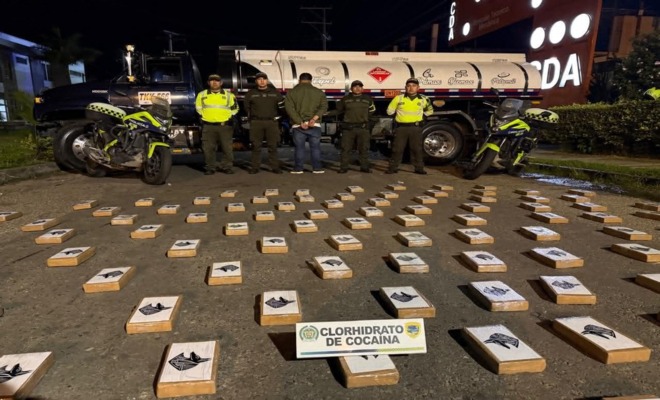 Cuatro polic&iacute;as, 1 capturado, incitaci&oacute;n clorhidrato de  coca&iacute;na