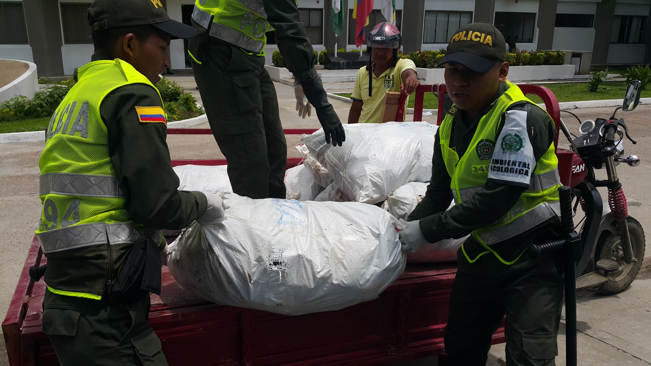 incauta dos toneladas de pescado congelado 