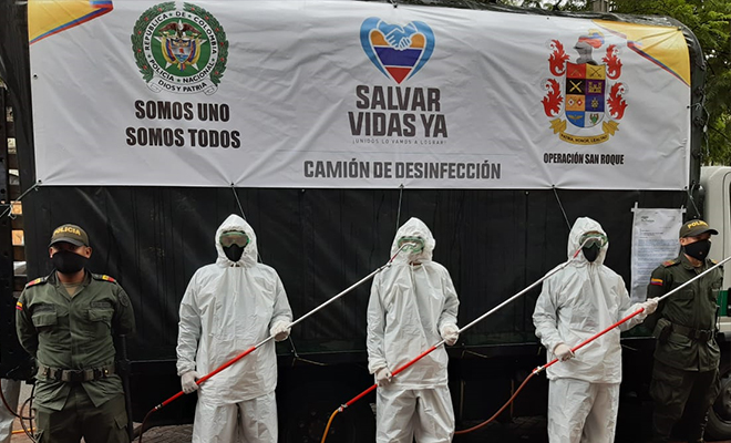 Personal policial para la desinfección del Valle de Aburrá