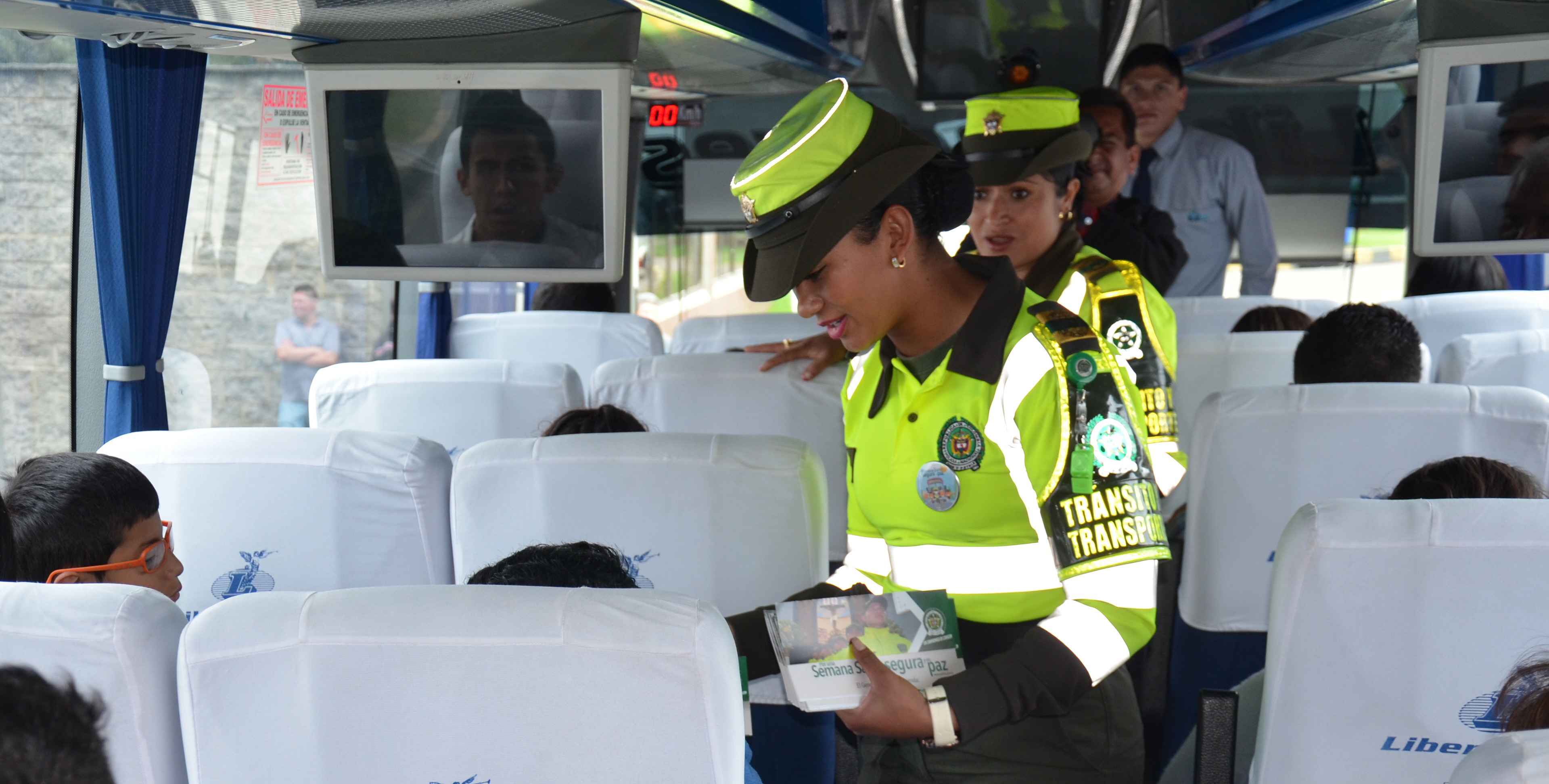 kit-de-carretera-policia nacional-redes sociales-prevencion-fin de año