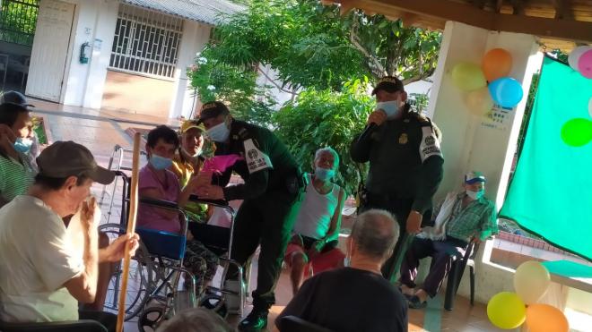 La_policía_en_Santander_no_dejó_pasar_desapercibido_el_día_de_la_familia_4