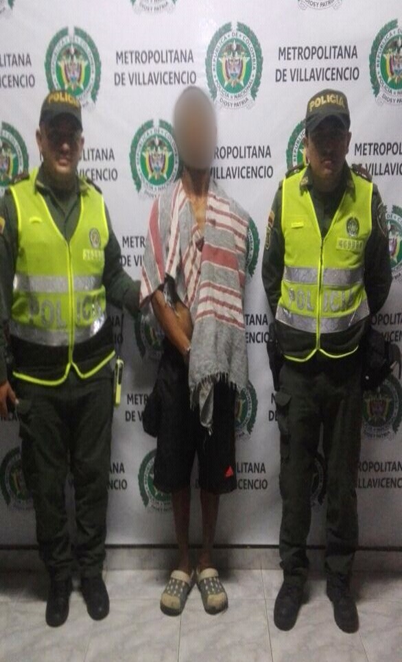 Esta persona fue sorprendida por la policía con varios elementos hurtados de una vivienda