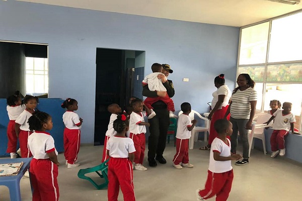 Los-niños-del-CDI-de-huapango-recibieron-la-visita-del-comandante-de-Policía-Chocó