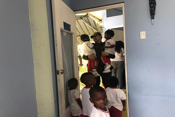 Los-niños-del-CDI-de-huapango-recibieron-la-visita-del-comandante-de-Policía-Chocó