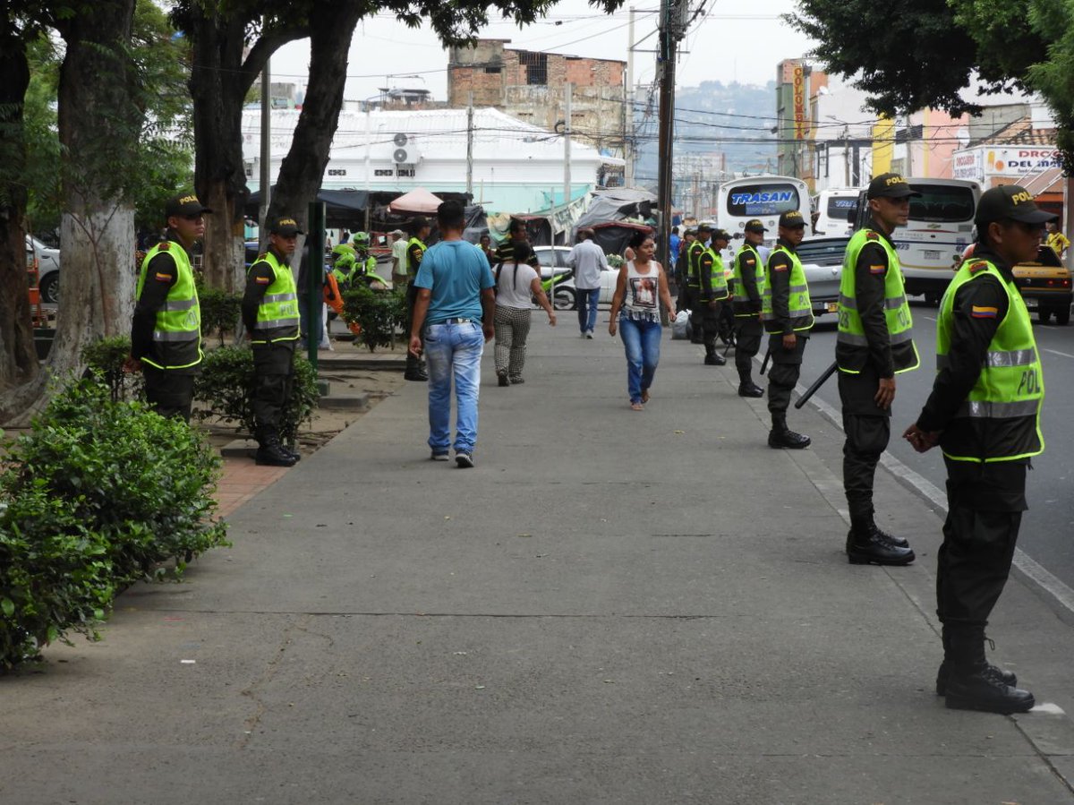 mediante-planes-de-registro-y-control-a-personas- uniformados-garantizaron-la-seguridad-en-ejes-viales-y-zonas-turísticas