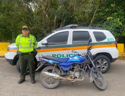 Recuperada motocicleta marca AKT