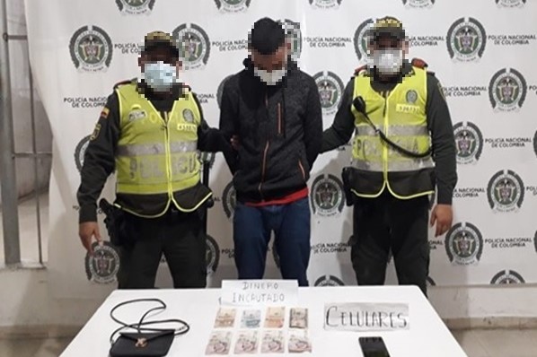 Oportuna-reacción-permite-la-recuperación-de-un-celular-y-dinero-en-efectivo