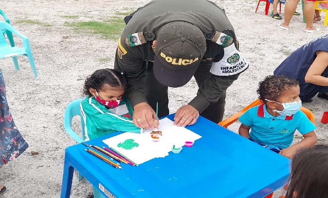 Con actividades lúdicas la policía en Santander promueve el respeto por la niñez