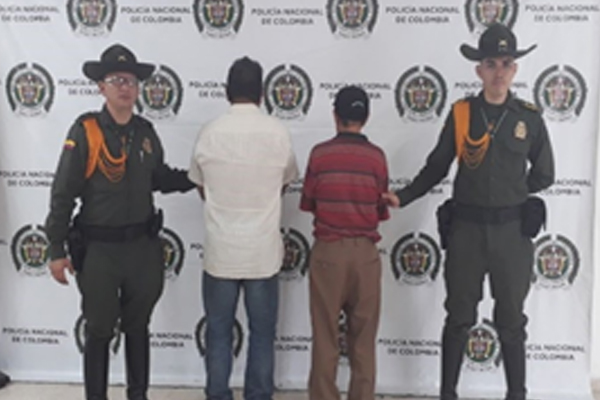 Estas personas fueron sorprendidas en flagrancia afectando las zonas verdes del humedal de Aguas Claras