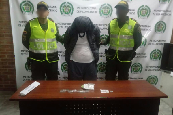 Fueron sorprendidos por la Policía en flagrancia con los alucinógenos listos para la venta