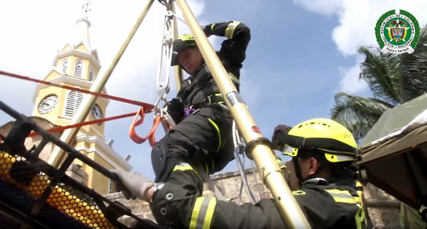 policia-colombia-9-simulacro-evacuacion