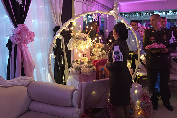 policia infancia cumple sueño a quinceañeras