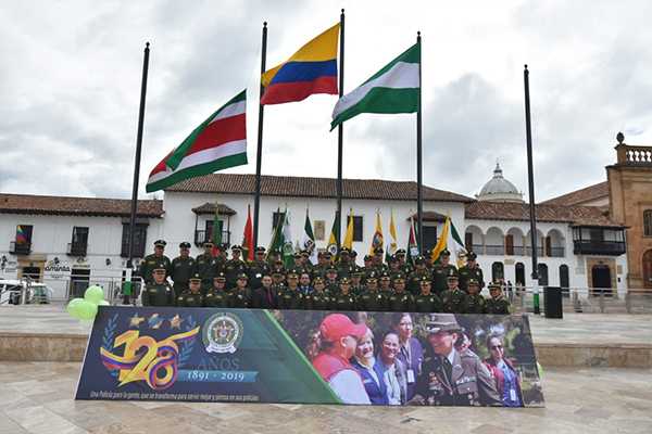 CUMPLEAÑOS-POLICÍA-