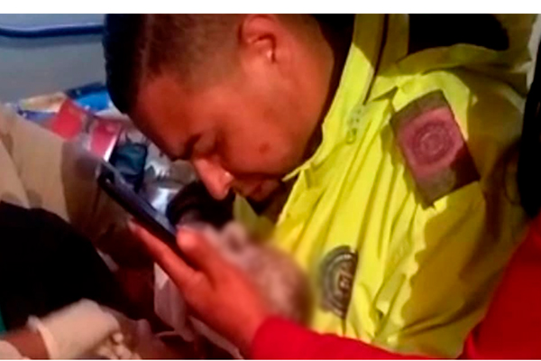 Nuestro compañero Rojas Boyacá reanima a un recién nacido en Bogotá 