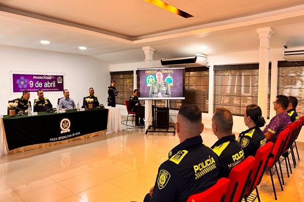 Uniformados observando el video de mi General William Oswaldo Rincón Zambrano