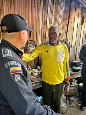 Policía Nacional se solidariza con pareja de abuelos en el corregimiento el Caguán 