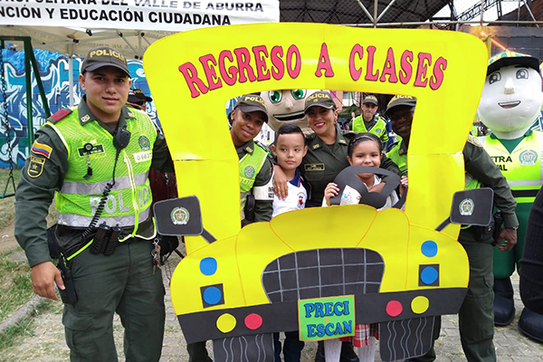 policías-regreso-a-clase