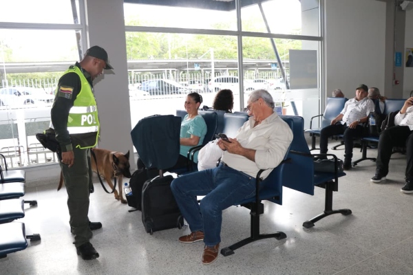 El dispositivo policial garantiza el orden y la tranquilidad en un evento histórico