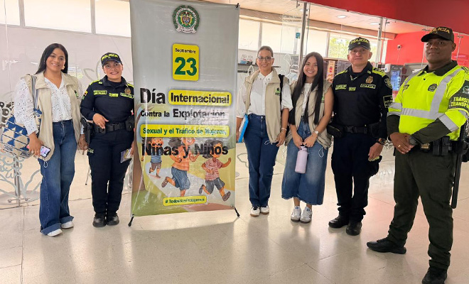 Policías y autoridades en campañas de prevención