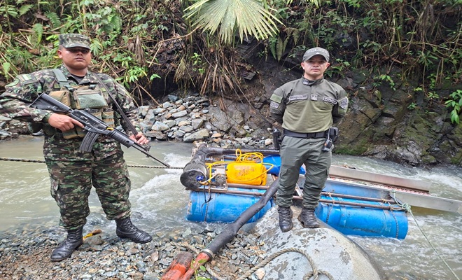 Policía e integrante del ejercito incautan material de explotación minera