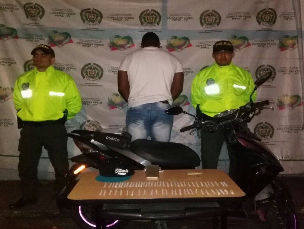 En otro caso mediante allanamiento se logra la captura de una persona por hurto y tráfico de estupefacientes en el barrio Porfia