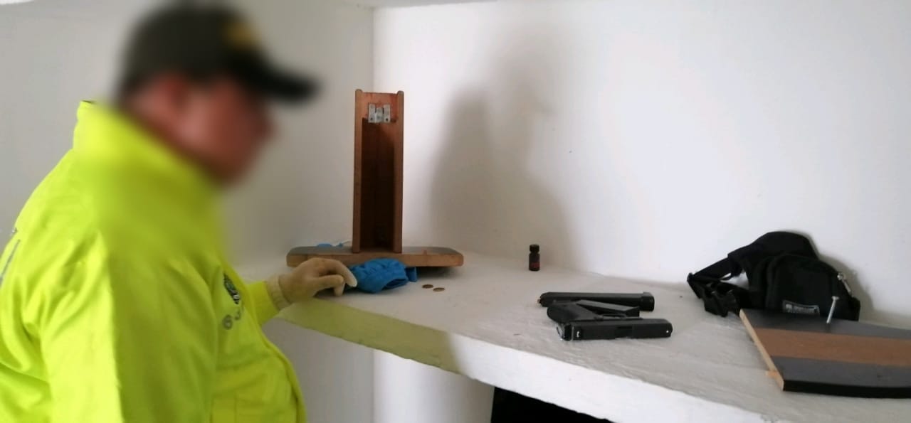 En tres diligencias de allanamiento, fueron capturadas 05 personas e incautadas varias armas de fuego y estupefacientes con la operación Ades.