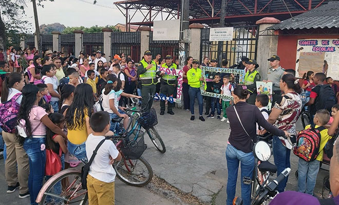 La-Policía-del-Meta-acompaña-a-más-de-60-mil-estudiantes-durante-su-regreso-a-clases