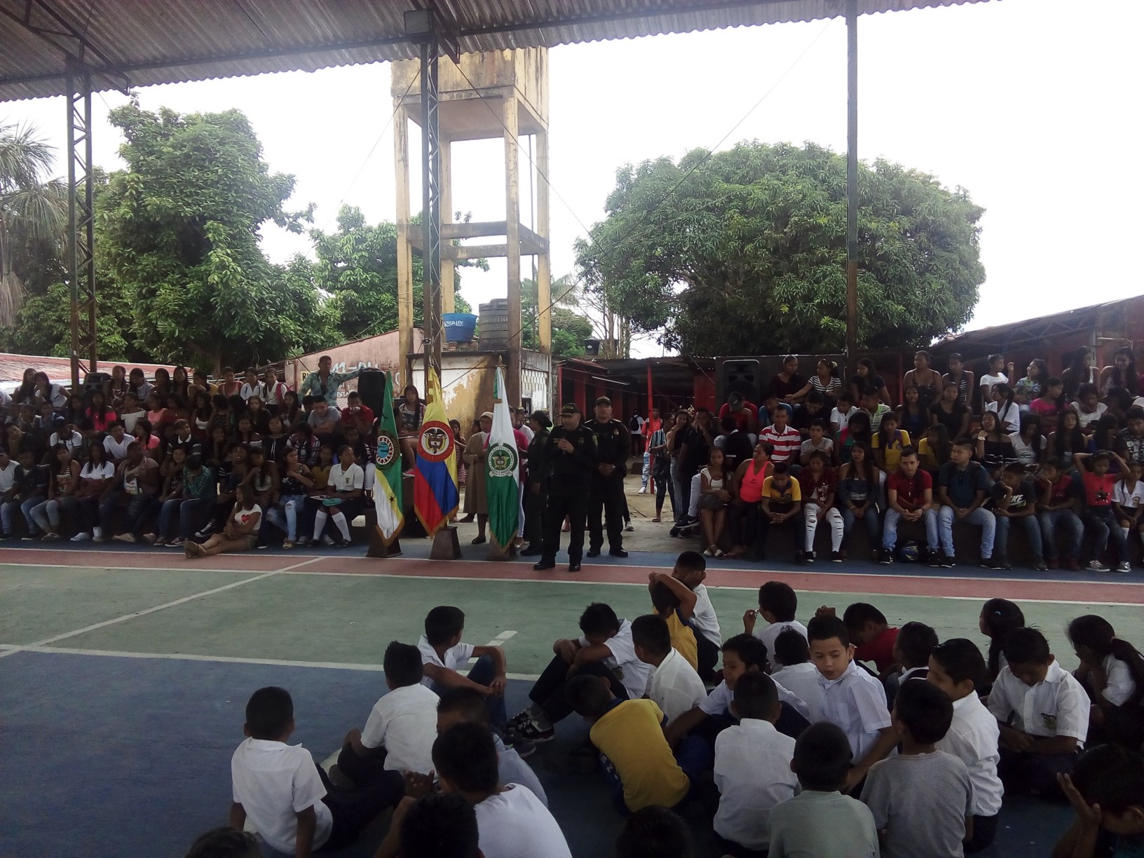 rin renacuajo y la Policía 