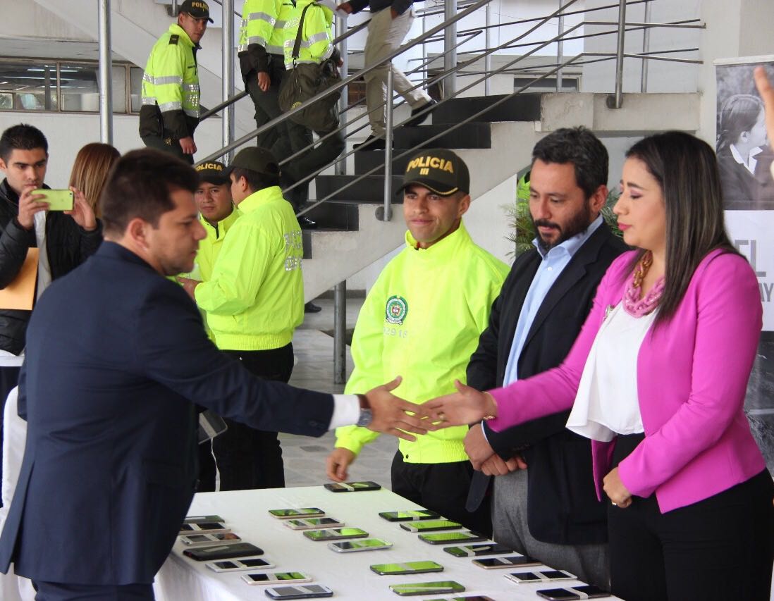 01-11-2017-entregaton-de-celulares-recuperados-en-bogota