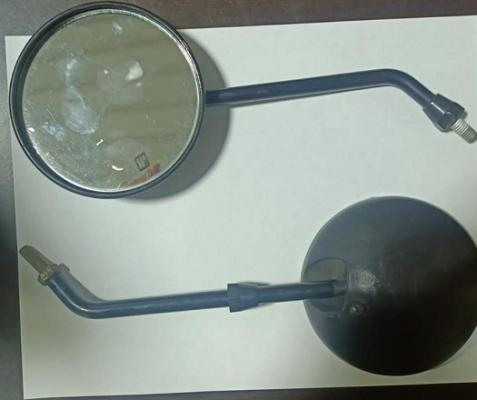 se robaba los espejos de las motocicletas