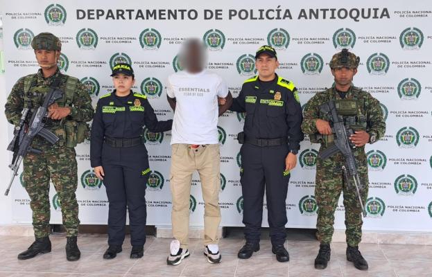 La SIJIN, en coordinación con el Ejército y la Fiscalía, logró la captura de este cabecilla responsable de acciones violentas en Segovia y confrontaciones armadas en el nordeste antioqueño