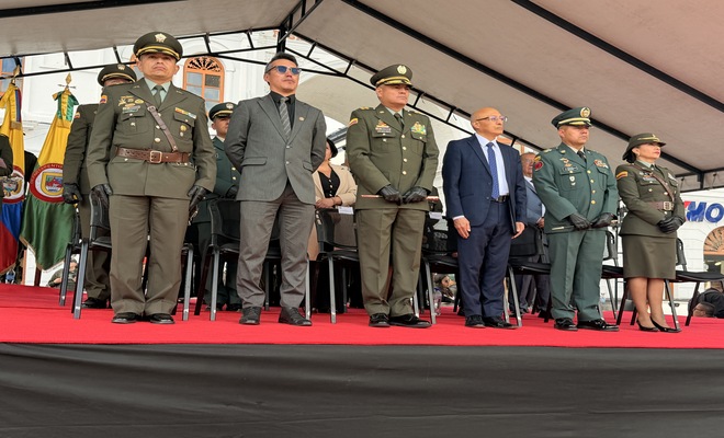 Uniformados de la Policía en ceremonia de transmisión de mando