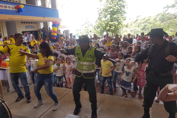 Llevamos alegría a niños de la vereda la tagua en el corregimiento de Minca
