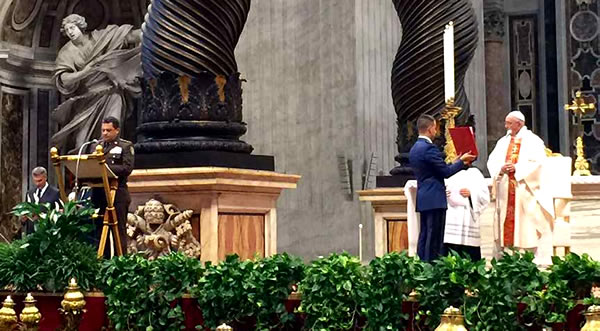  viista-director-general-policia-colombia-vaticano-papa-francisco-basiclica-san-pedro