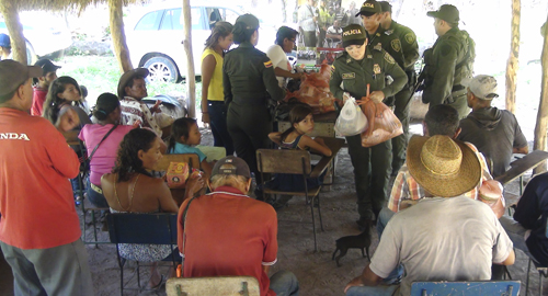 140915-actividad-comunitaria-entrega-mercados-cesar
